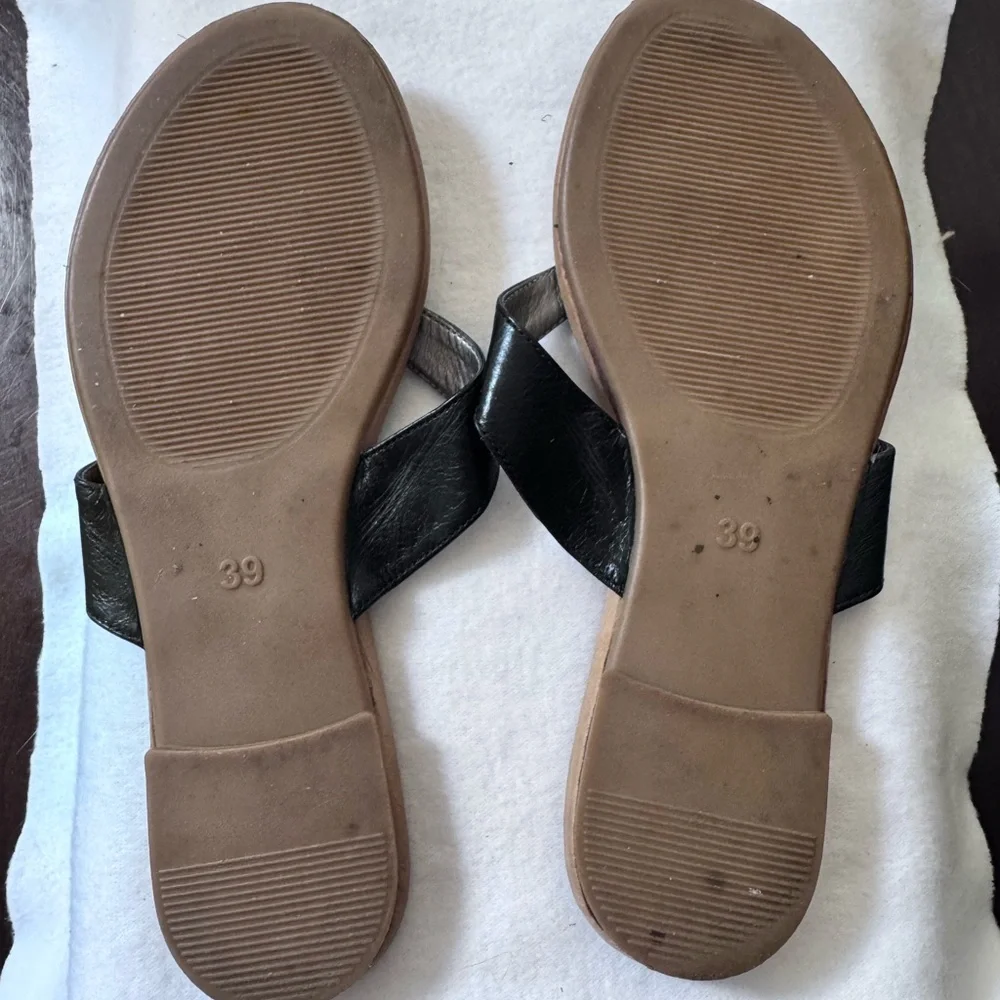 Diana Warner Casual Sandals with Black Leather Straps and Leather Footbed size39